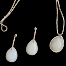 Conjunto de brinco e pingente de leite materno e resina epóxi (inclui cordão)