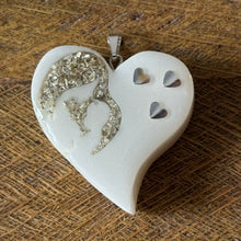 Pingente de Leite Materno em Formato de Coração – Relação Mãe-Filho