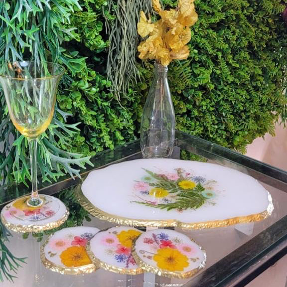 Bandeja oval com flores naturais G com porta copos